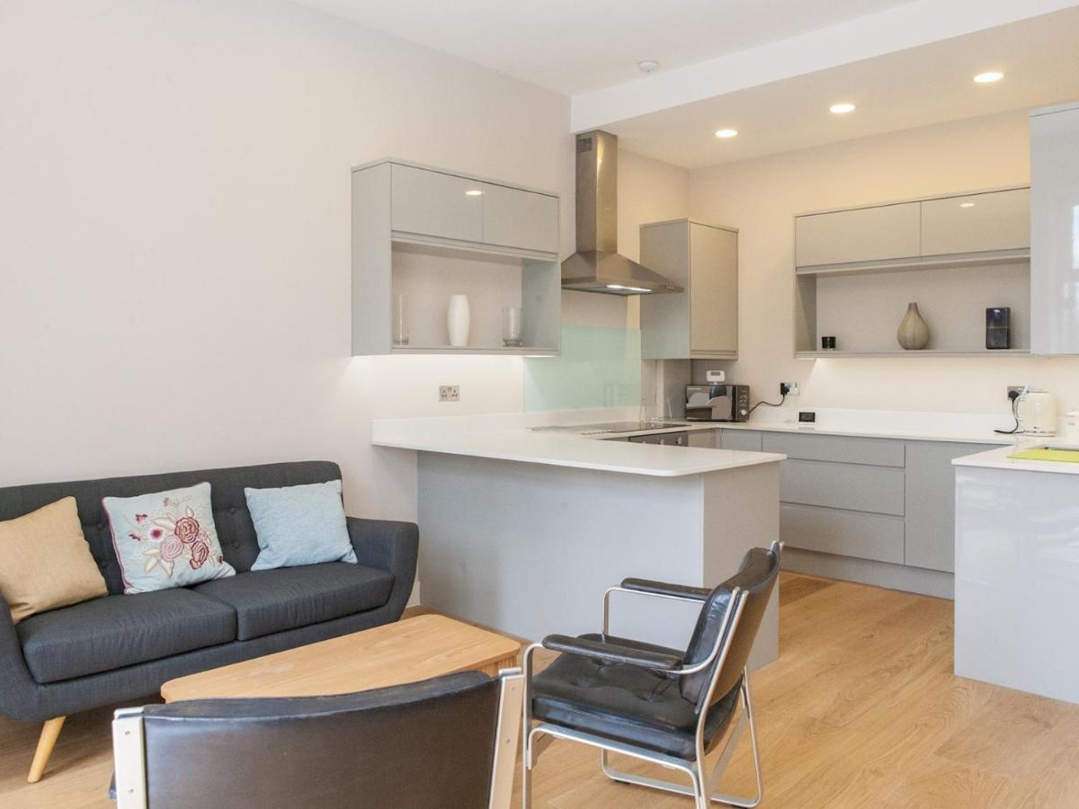 Pass The Keys - Spacious Flat With Private Sun Terrace In South East Лондон Екстериор снимка