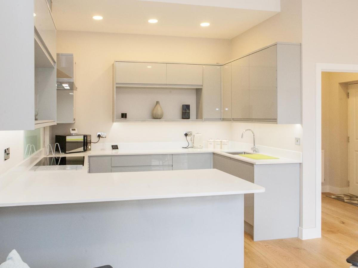 Pass The Keys - Spacious Flat With Private Sun Terrace In South East Лондон Екстериор снимка
