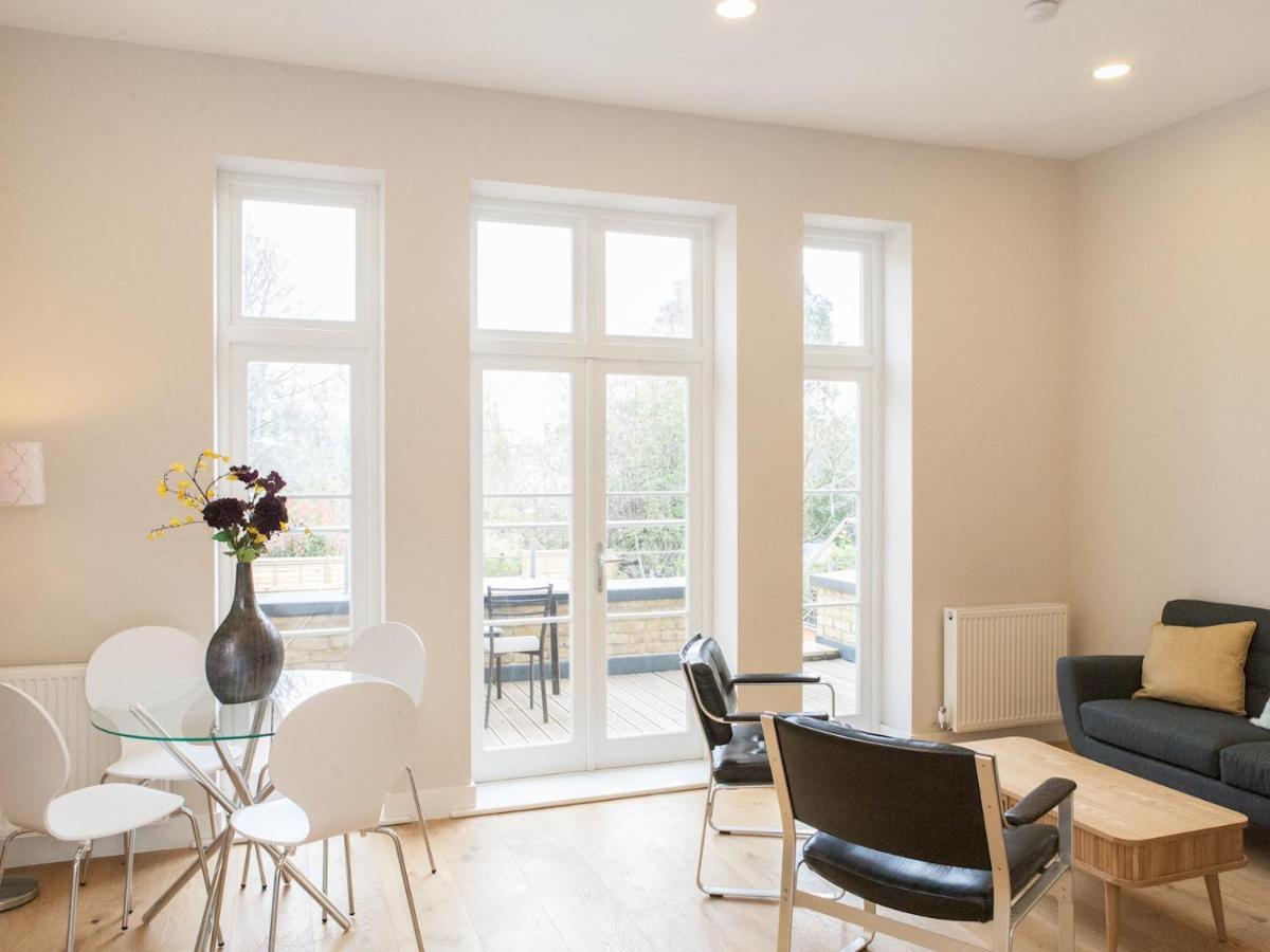Pass The Keys - Spacious Flat With Private Sun Terrace In South East Лондон Екстериор снимка