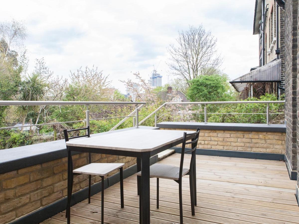 Pass The Keys - Spacious Flat With Private Sun Terrace In South East Лондон Екстериор снимка