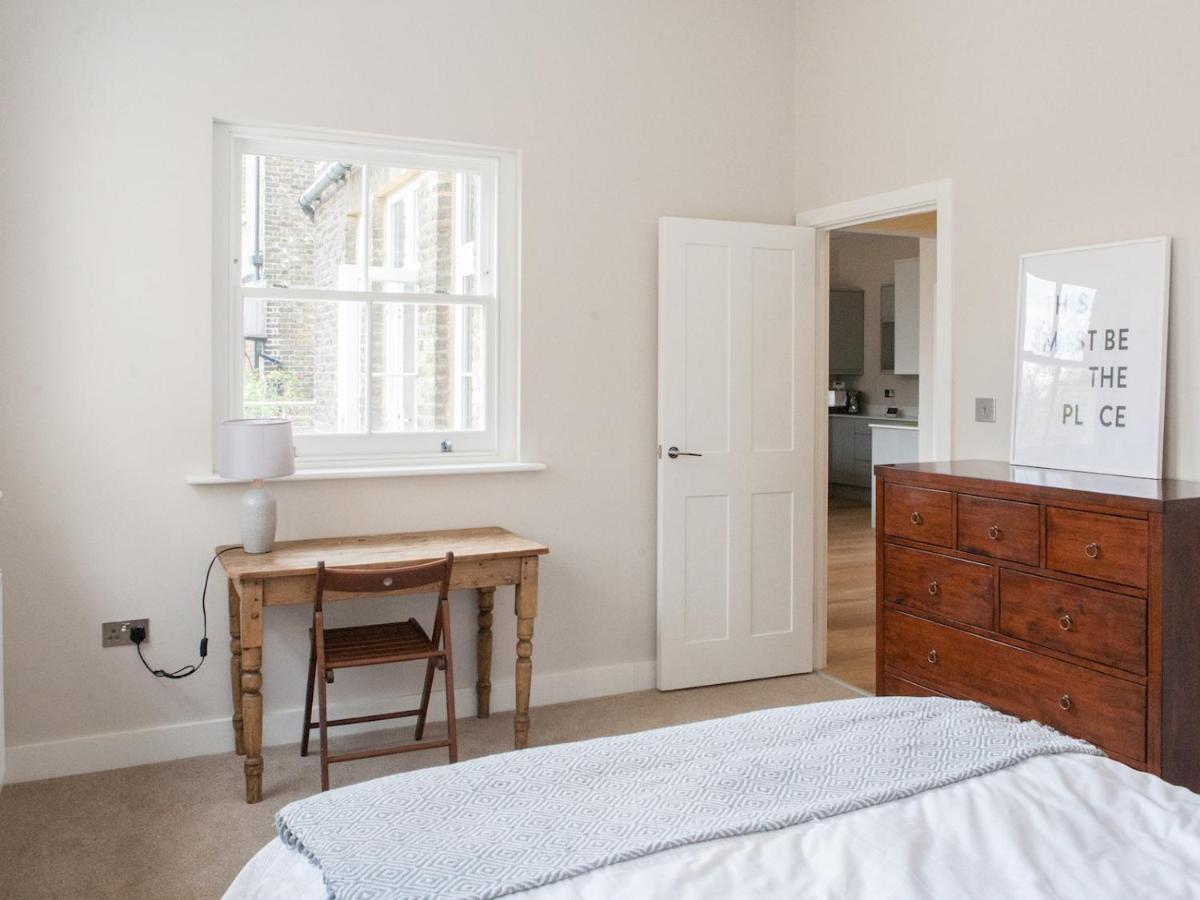 Pass The Keys - Spacious Flat With Private Sun Terrace In South East Лондон Екстериор снимка