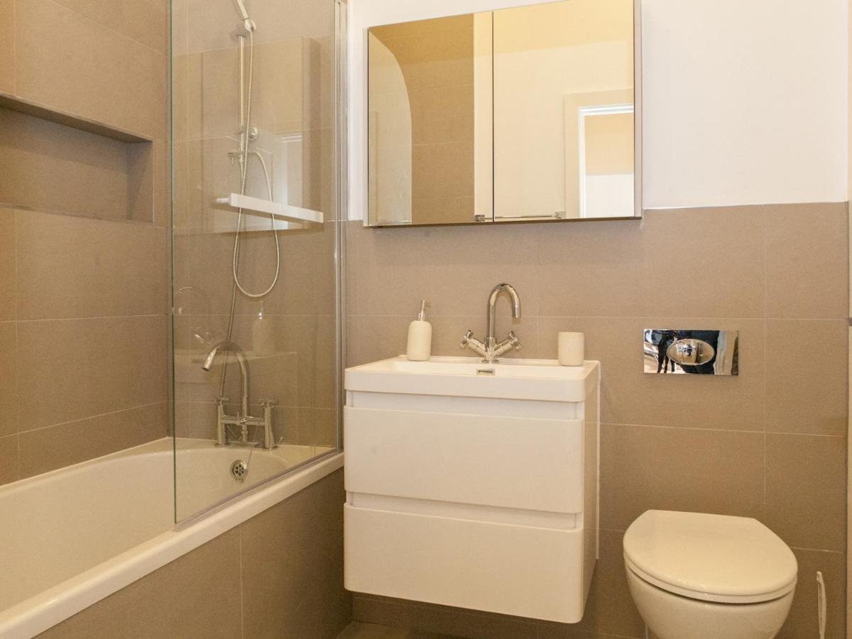 Pass The Keys - Spacious Flat With Private Sun Terrace In South East Лондон Екстериор снимка