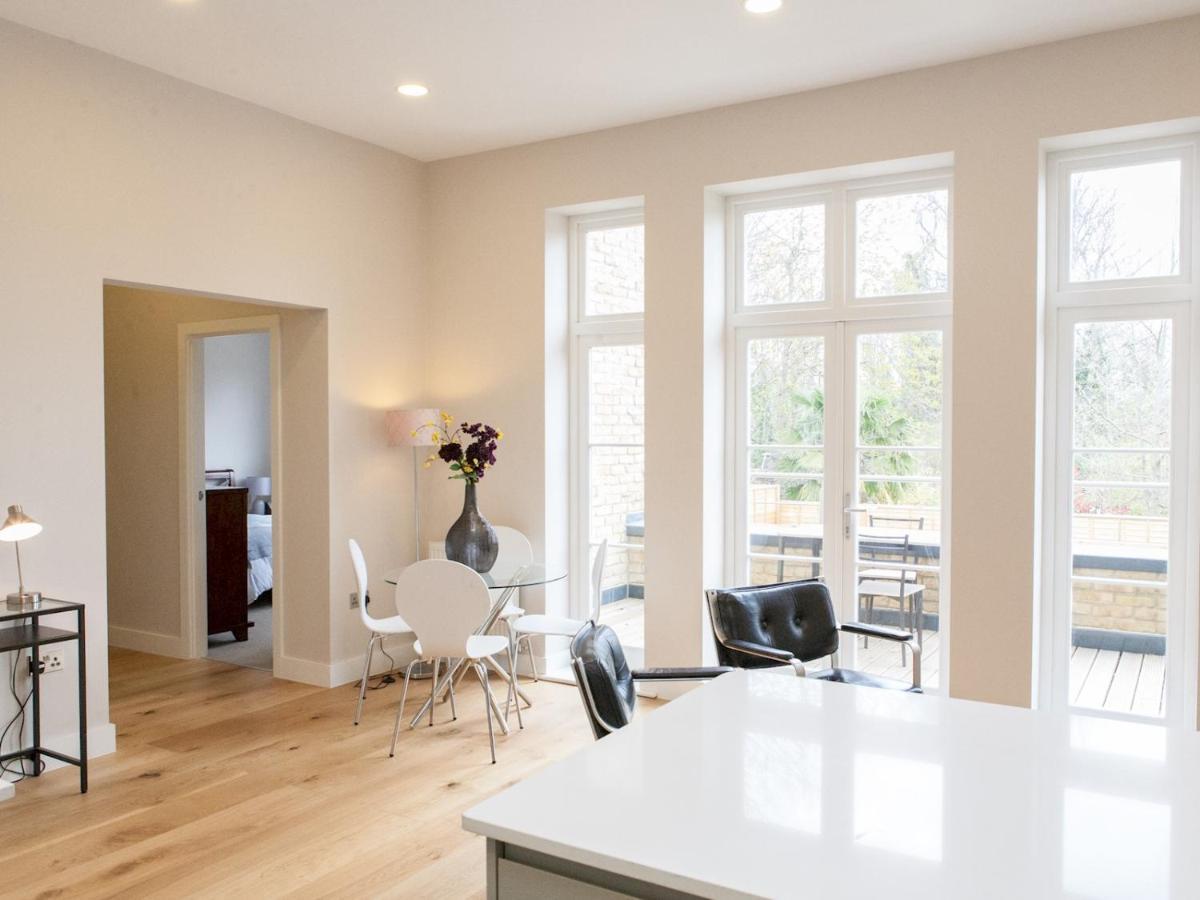 Pass The Keys - Spacious Flat With Private Sun Terrace In South East Лондон Екстериор снимка