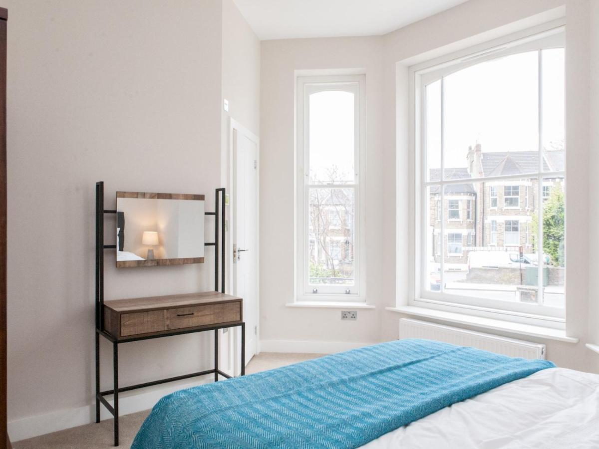 Pass The Keys - Spacious Flat With Private Sun Terrace In South East Лондон Екстериор снимка