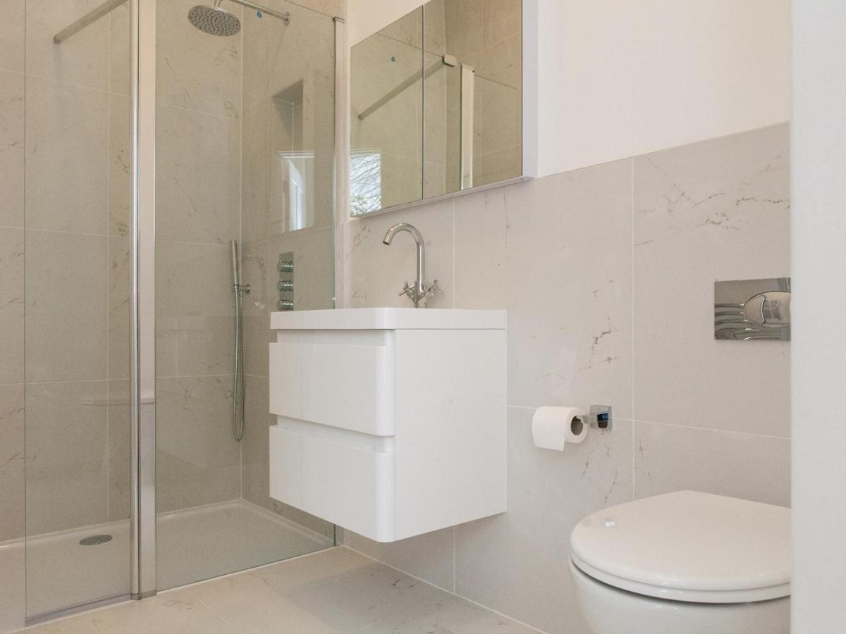 Pass The Keys - Spacious Flat With Private Sun Terrace In South East Лондон Екстериор снимка